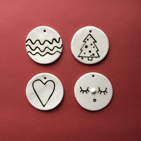 Набор новогодних игрушек на елку